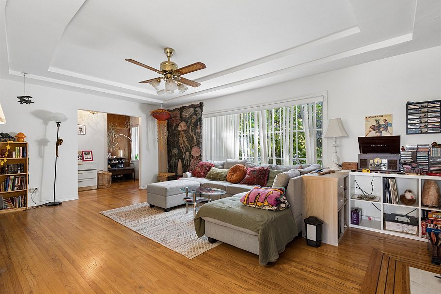 1441 W 49th Avenue Vancouver, BC - 25