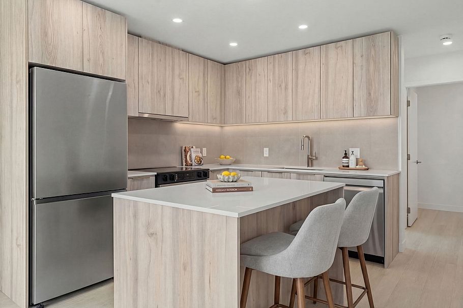 404 3594 Malsum Drive North Vancouver, BC - 7