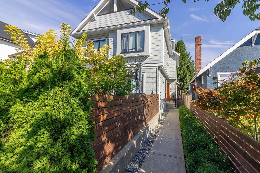 3063 Graveley Street Vancouver, BC - 1