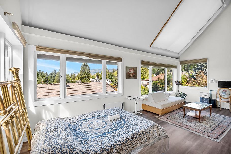 319 E 27th Street North Vancouver, BC - 10