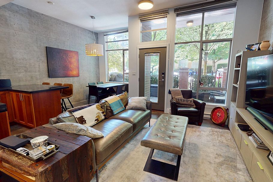 357 E 11th Avenue Vancouver, BC - 3