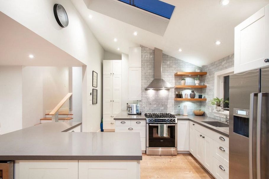 1218 W 22nd Street North Vancouver, BC - 6