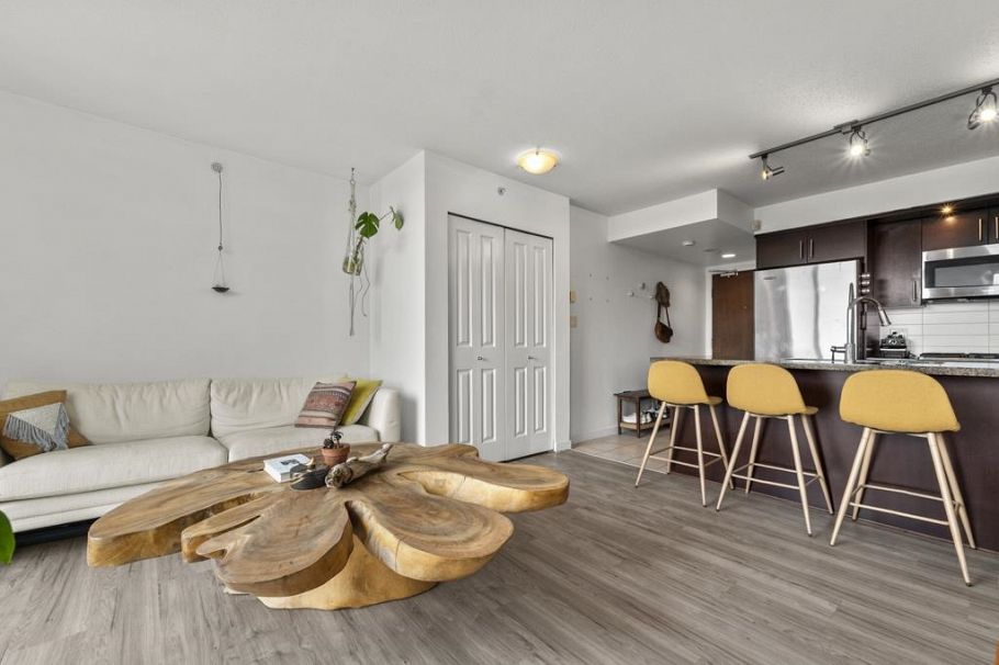 1003 1650 W 7th Avenue Vancouver, BC - 2