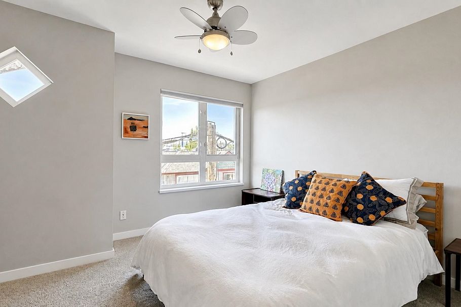 13 915 Tobruck Avenue North Vancouver, BC - 21