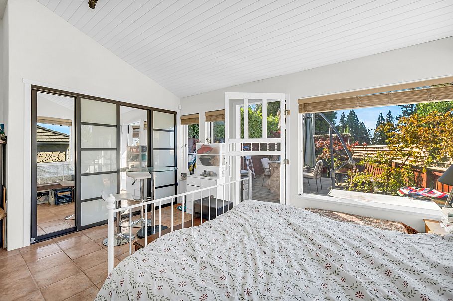 319 E 27th Street North Vancouver, BC - 30