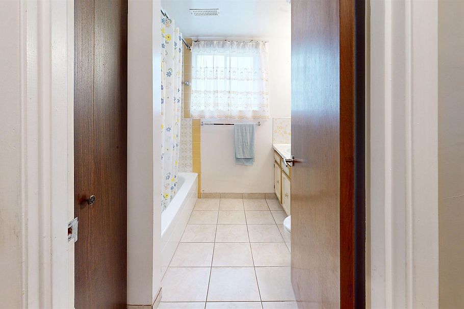 2540 E 25th Avenue Vancouver, BC - 8