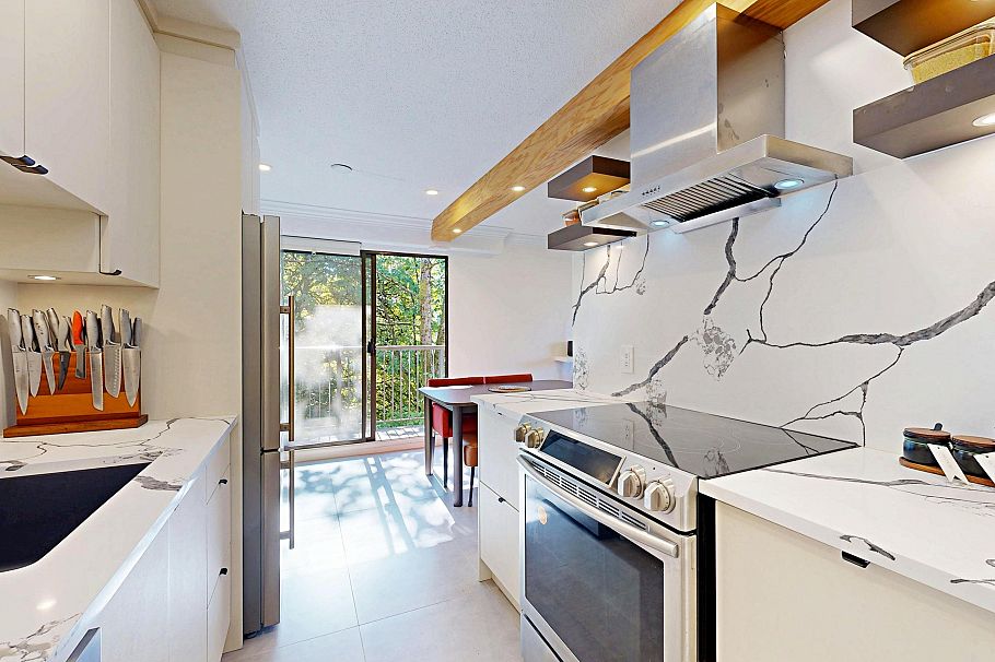 204 252 W 2nd Street North Vancouver, BC - 2