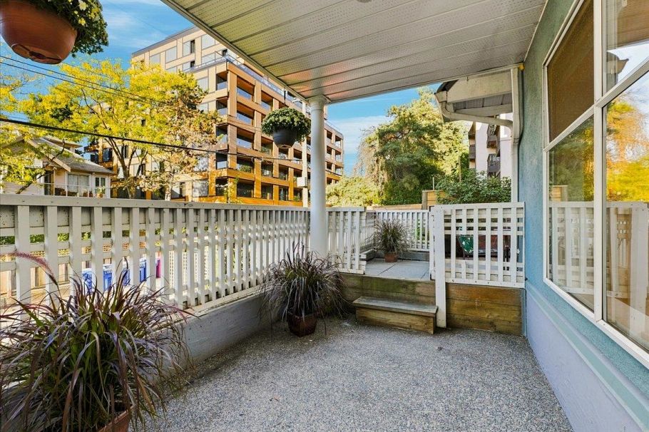 203 1729 E Georgia Street Vancouver, BC - 4