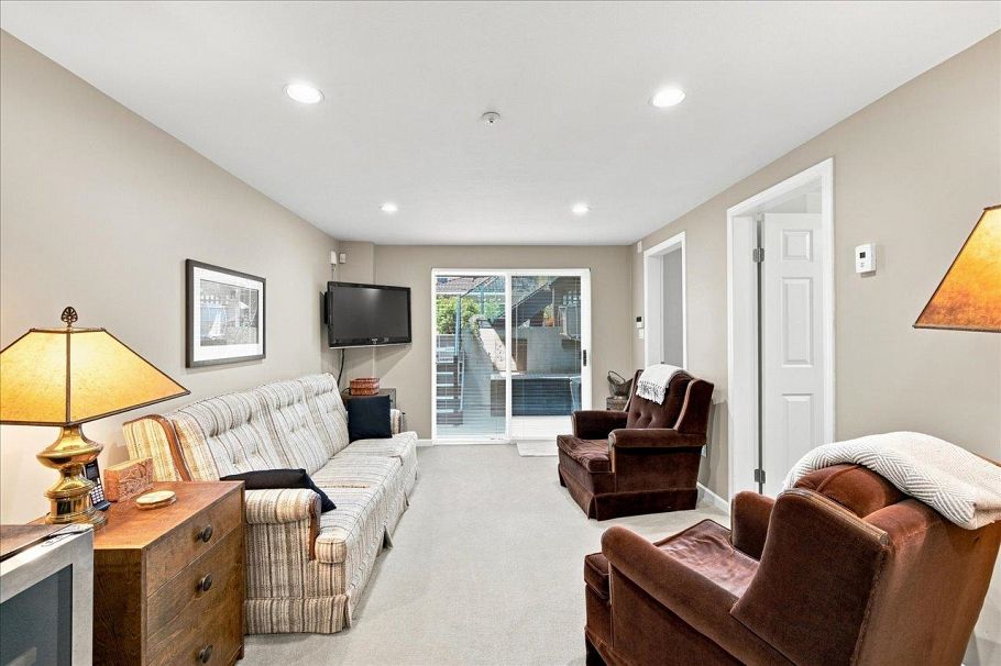 3493 Oxford Street Vancouver, BC - 35