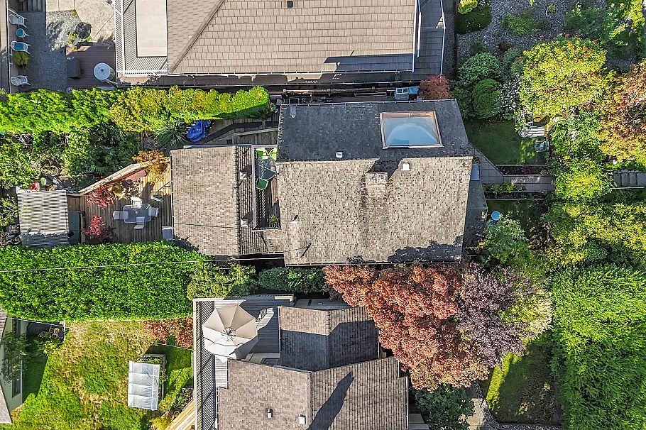 319 E 27th Street North Vancouver, BC - 4