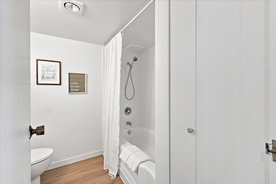 207 236 W 2nd Street North Vancouver, BC - 19
