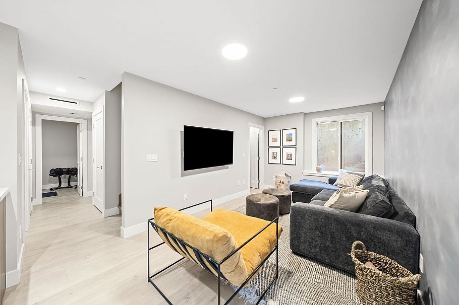 2 233 W 5th Street North Vancouver, BC - 21