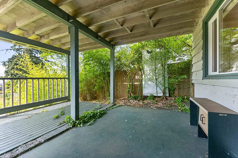 341 W 24th Street North Vancouver, BC - 30