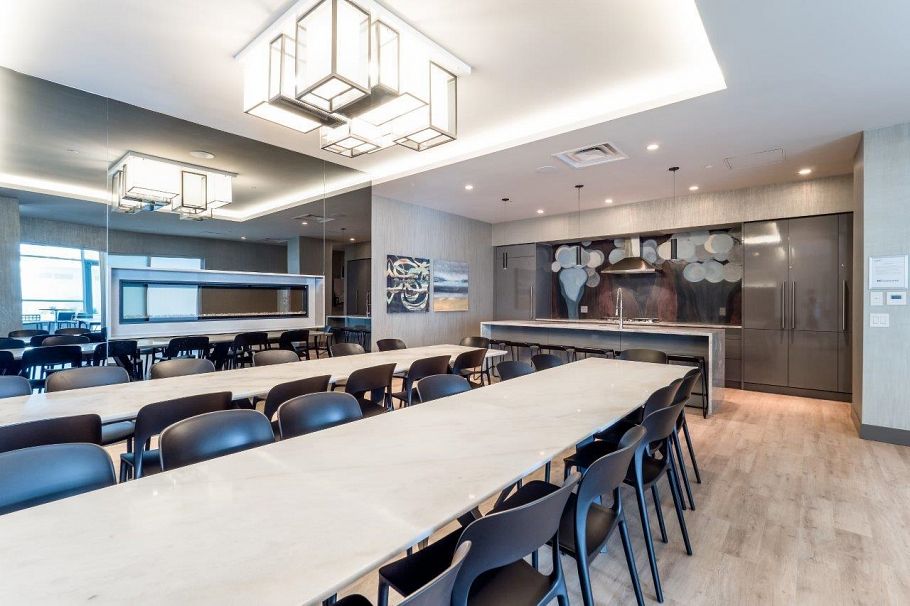 908 125 E 14th Street North Vancouver, BC - 16
