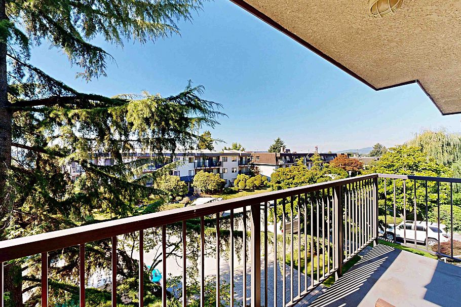204 252 W 2nd Street North Vancouver, BC - 32