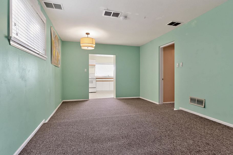 341 W 24th Street North Vancouver, BC - 20