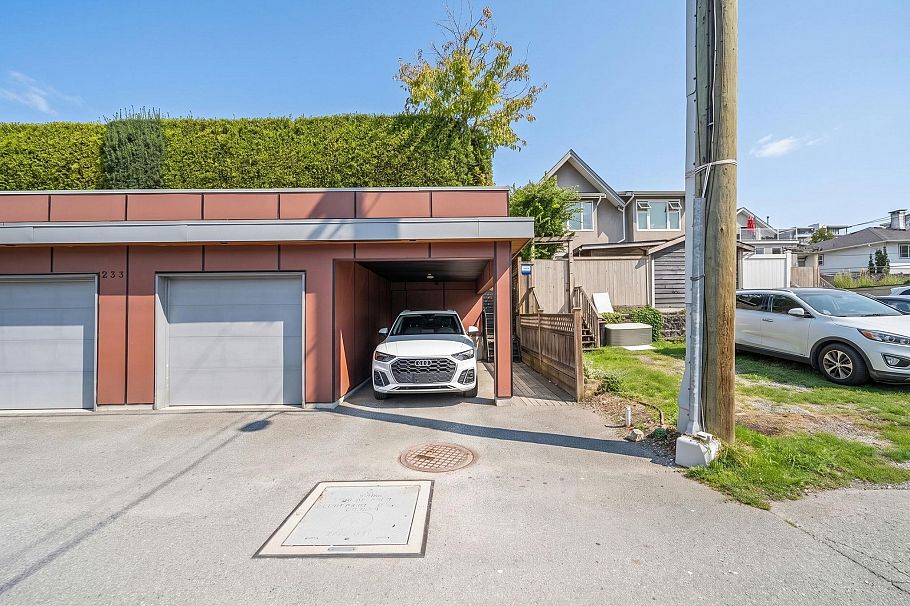 2 233 W 5th Street North Vancouver, BC - 32