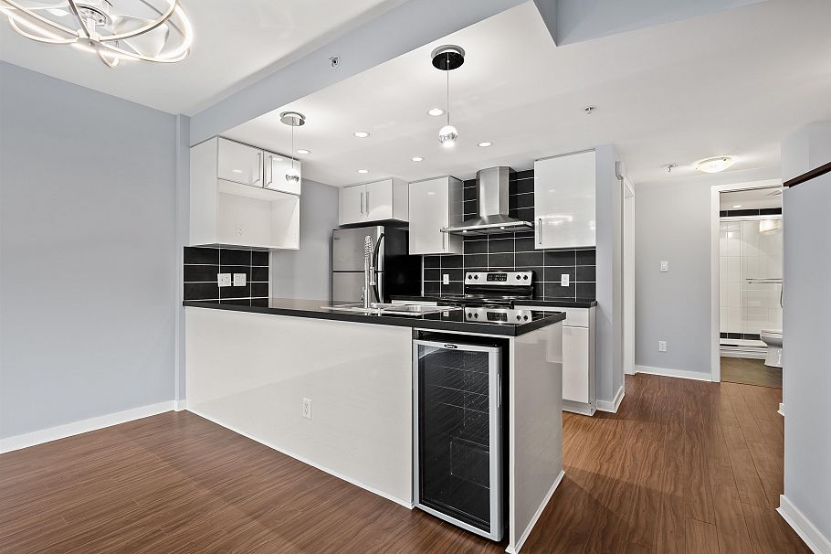 221 188 Keefer Place Vancouver, BC - 3