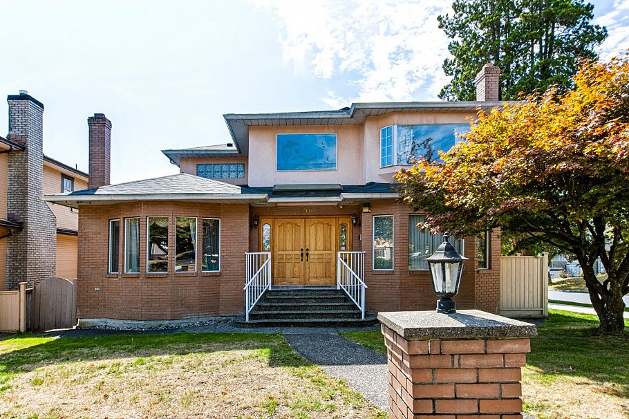 596 W 62nd Avenue Vancouver, BC - 1
