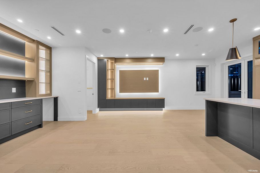 2 5150 Spencer Street Vancouver, BC - 6