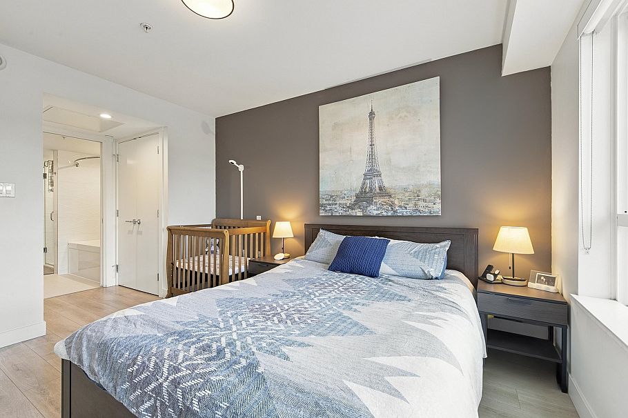 305 1519 Crown Street North Vancouver, BC - 22