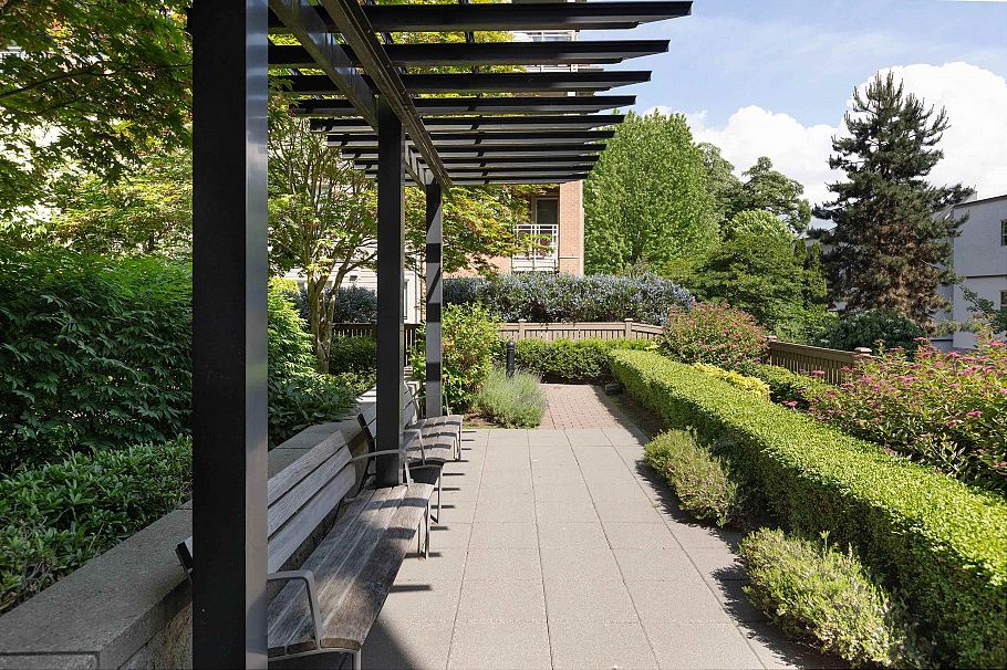 113 119 W 22nd Street North Vancouver, BC - 23