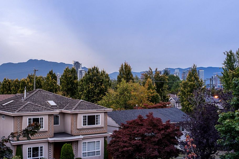 2 3638 Normandy Drive Vancouver, BC - 32