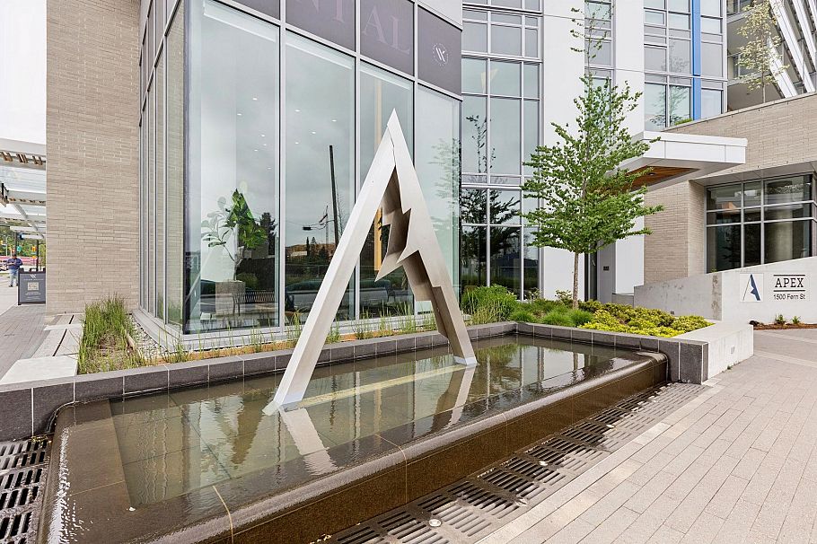 305 1500 Fern Street North Vancouver, BC - 34