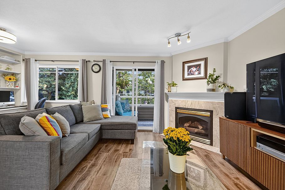 7 828 W 16th Street North Vancouver, BC - 2