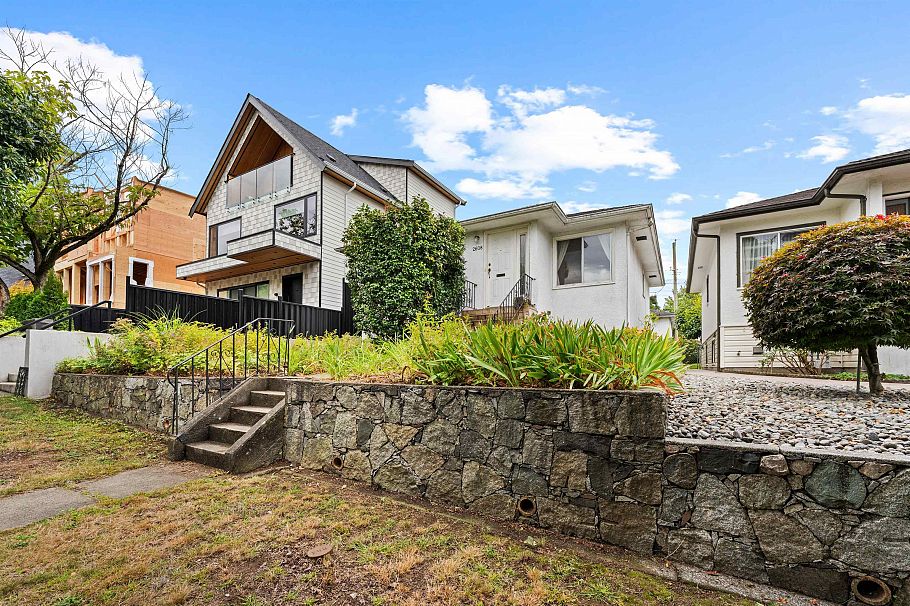 2608 E 4th Avenue Vancouver, BC - 2
