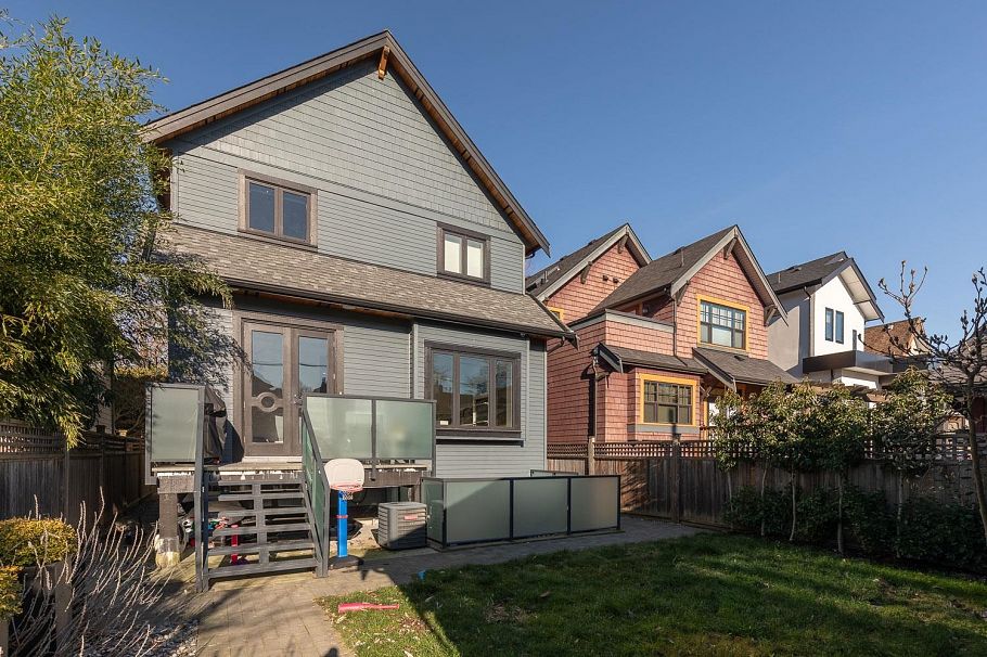 852 W 18th Avenue Vancouver, BC - 32