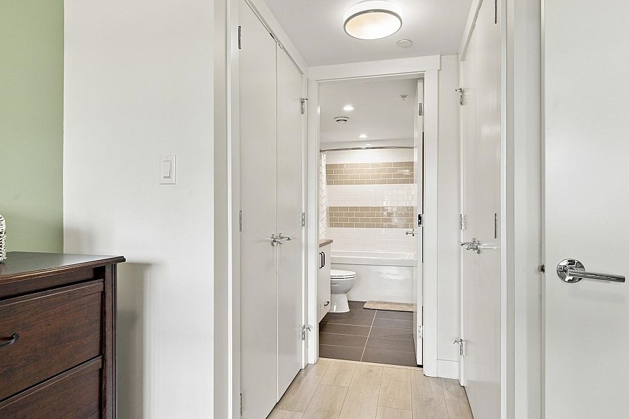 305 1519 Crown Street North Vancouver, BC - 28