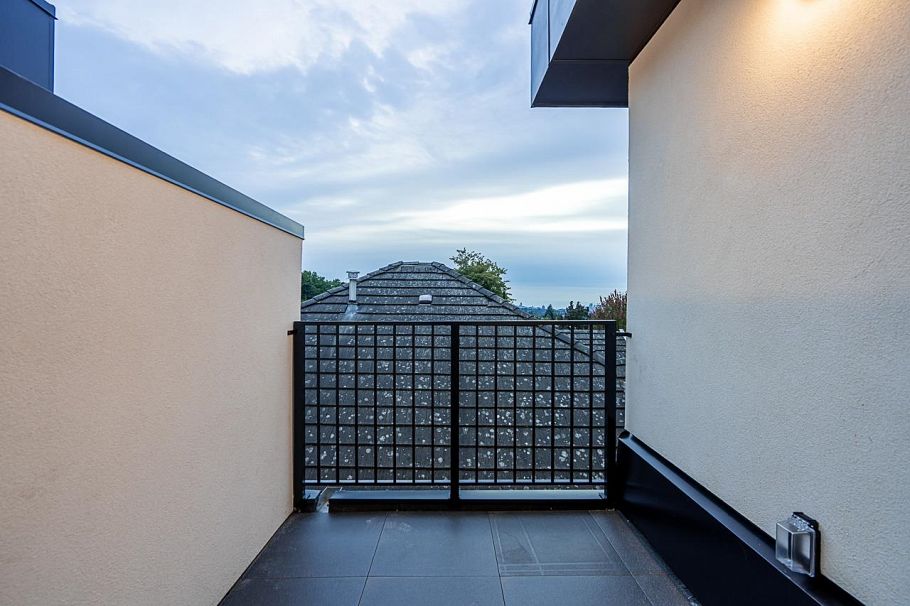2 3638 Normandy Drive Vancouver, BC - 33
