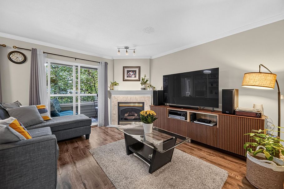 7 828 W 16th Street North Vancouver, BC - 1