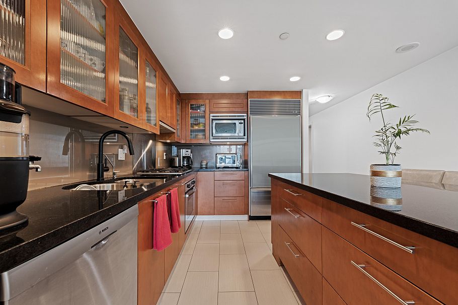 902 1650 Bayshore Drive Vancouver, BC - 8