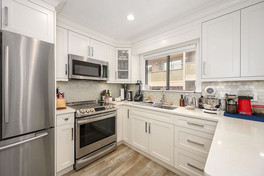 3201 Lonsdale Avenue North Vancouver, BC - 17