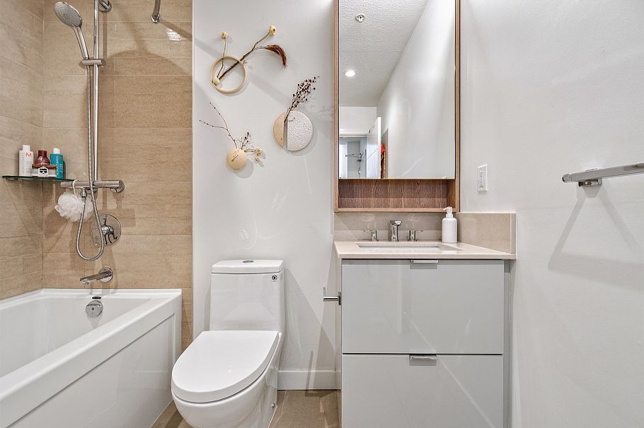 614 108 E 8th Street North Vancouver, BC - 12