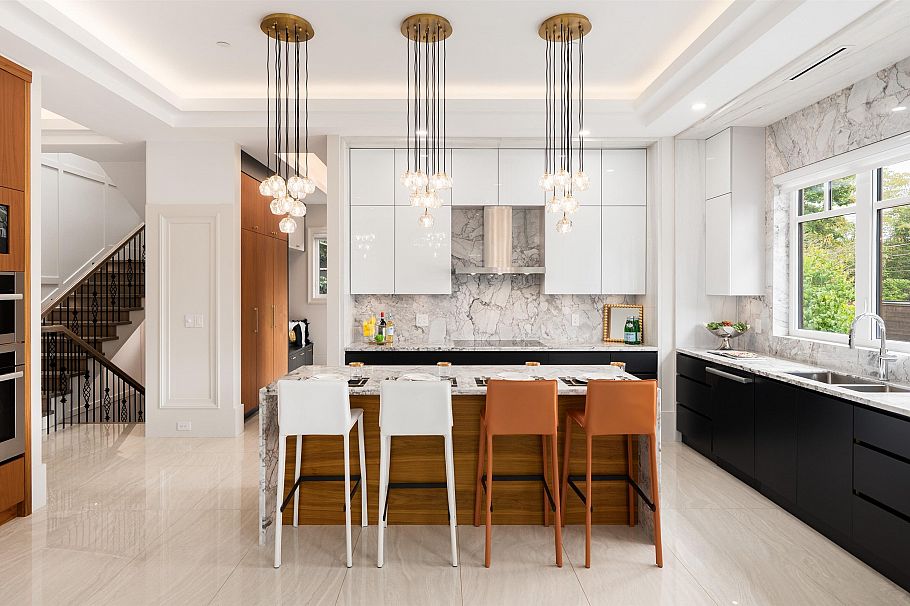 3282 W 34th Avenue Vancouver, BC - 9