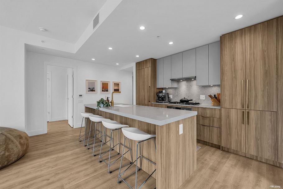 306 2325 Emery Court North Vancouver, BC - 3