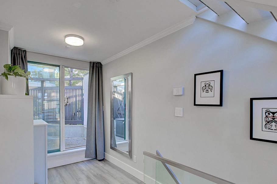 1360 W 8th Avenue Vancouver, BC - 25