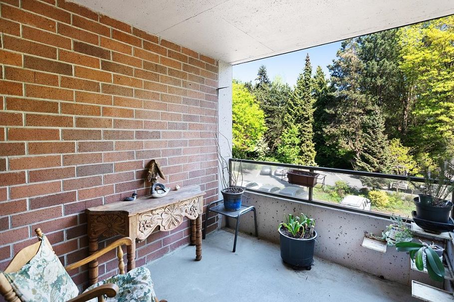 309 4101 Yew Street Vancouver, BC - 5