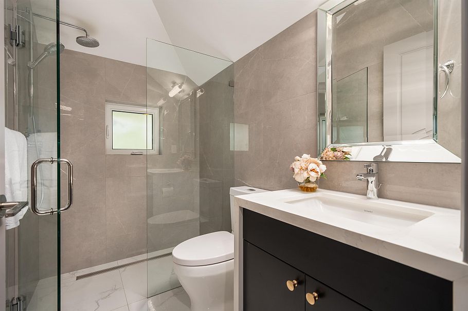 3282 W 34th Avenue Vancouver, BC - 13
