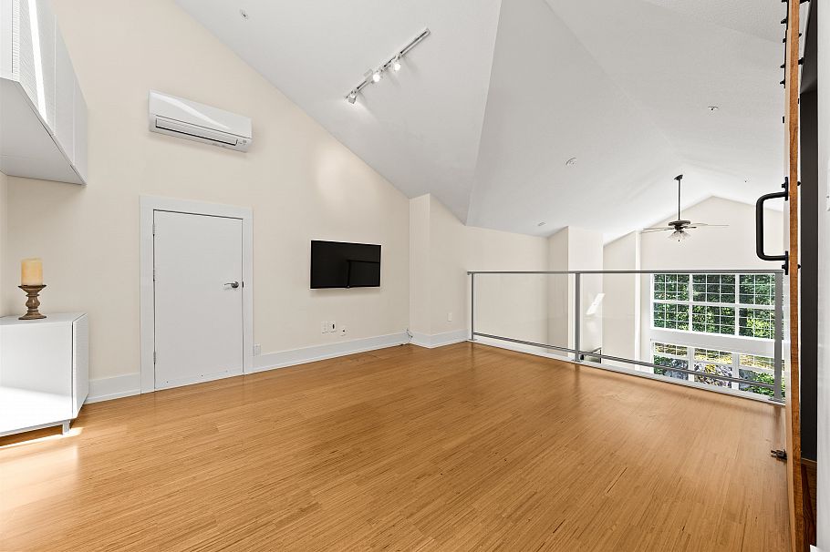 306 1140 Strathaven Drive North Vancouver, BC - 31