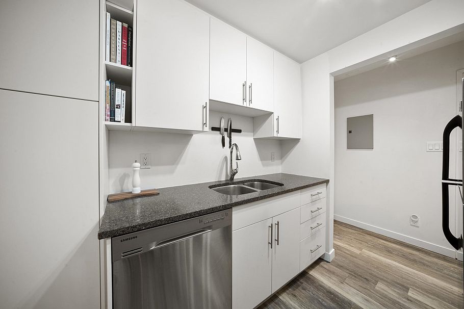 209 975 W 13th Avenue Vancouver, BC - 17