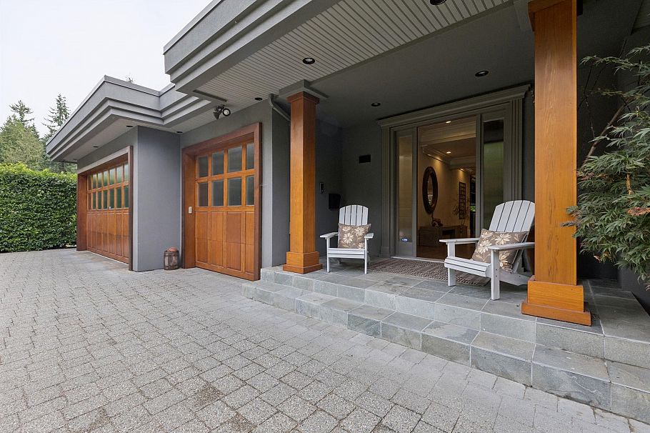 4176 Virginia Crescent North Vancouver, BC - 2