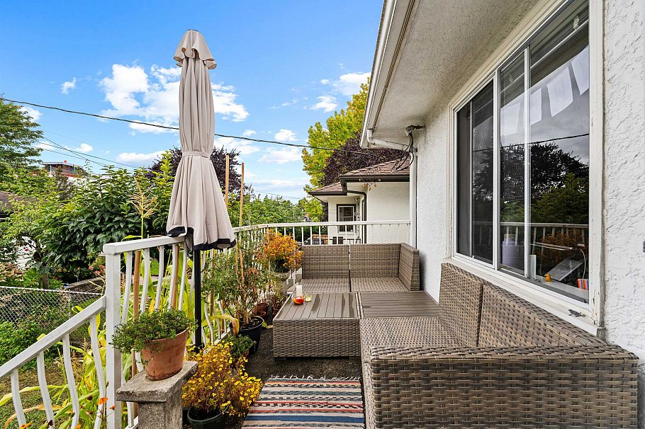 2608 E 4th Avenue Vancouver, BC - 28