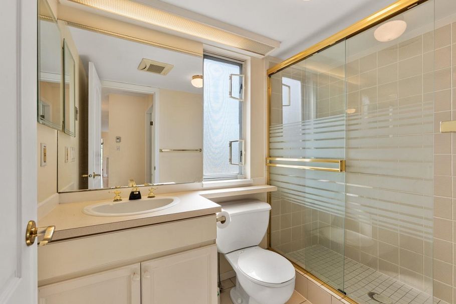 401 7620 Columbia Street Vancouver, BC - 17
