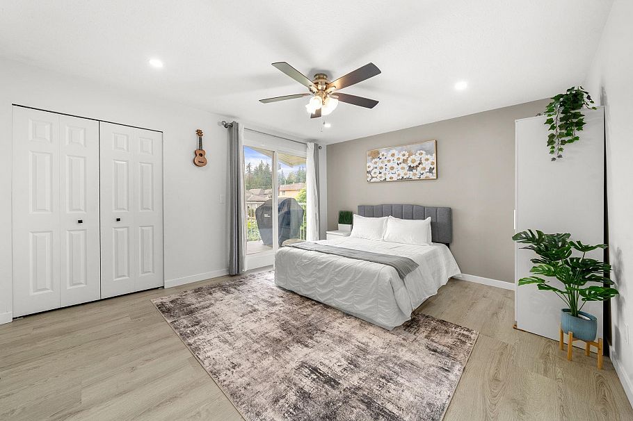 660 E 22nd Street North Vancouver, BC - 25
