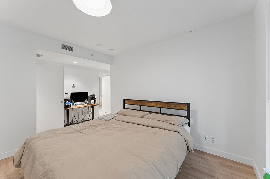 305 1500 Fern Street North Vancouver, BC - 16