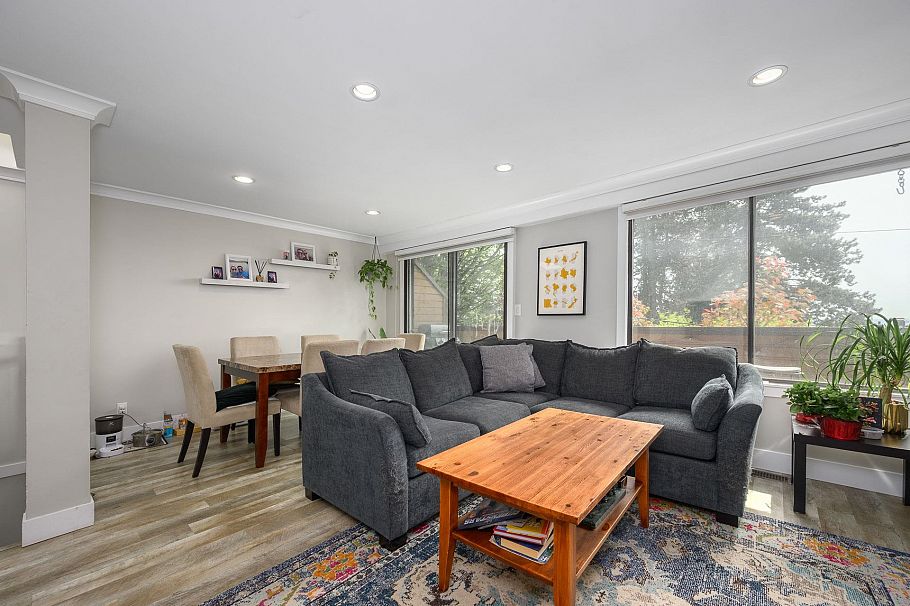 3201 Lonsdale Avenue North Vancouver, BC - 3